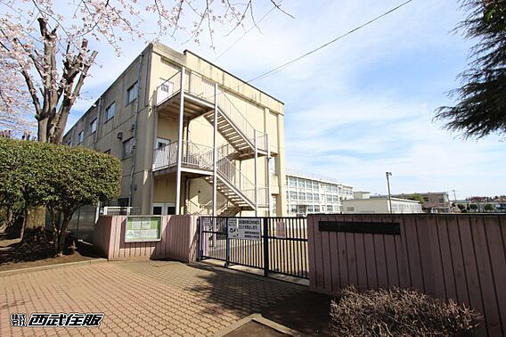 小学校 700...