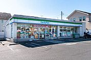 コンビニ 900m ファミリーマート 日の出平井店