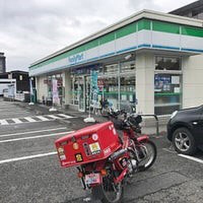 コンビニ 100m ファミリーマート 青梅末広町二丁目店