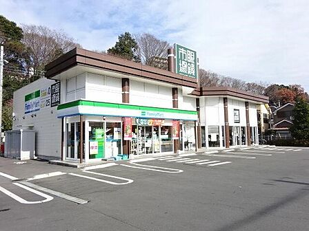 コンビニ 300m ファミリーマート 青梅千ヶ瀬店