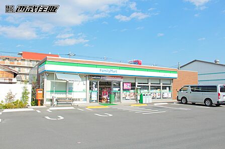 コンビニ 300m ファミリーマート 青梅河辺町六丁目店