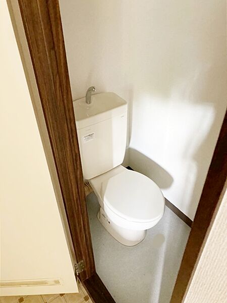 画像6:白色を基調とした綺麗な洋式トイレです♪