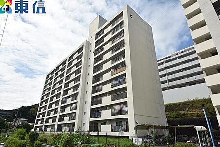 外観　【日当たり＆眺望良好】豊かな自然に囲まれた、穏やかで快適な暮らし。子育て環境も充実の大型レジデンス。