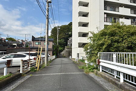 前面道路・西側