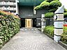 玄関：開放感のあるエントランス