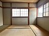 室内：2階約6帖の和室