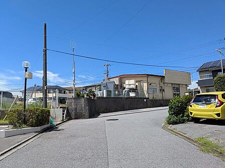 周辺は日々の暮らしに心地よい癒やしを感じる公園が点在