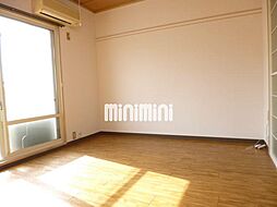 フロリサー・プレス 203 2階1Kのリビング/ダイニング