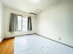 カラプーヤ国立 203 2階ワンルームのリビング/ダイニング