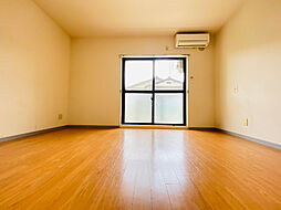 トーン・クラスター学園 111 1階1Kのリビング/ダイニング