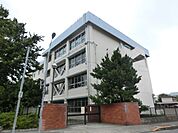 中学校「市立大坂上中学校まで1400m」