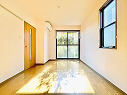 ドムール・エイト 101 1階2LDKのリビング/ダイニング