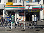 コンビニ「セブンイレブン日野駅前店まで136m」