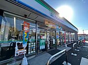 コンビニ「ファミリーマート日野高幡店まで919m」