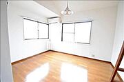 6帖の窓のあるお部屋になります！