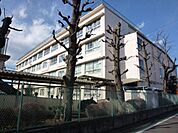 小学校「三鷹市立第六小学校まで624m」