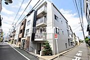 コンクリート打ちっぱなしのオシャレな外観♪