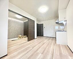 JR東海道・山陽本線 茨木駅 徒歩5分の賃貸アパート 3階1LDKのリビング/ダイニング