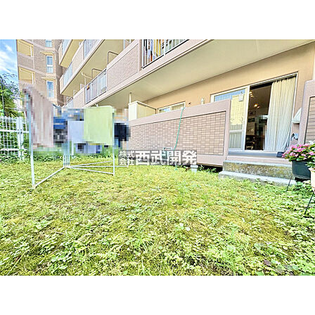 23.52m2の専用庭がございます。ペットと戯れたりガーデニングを楽しんだり、暮らしの楽しみが増えそうですね。