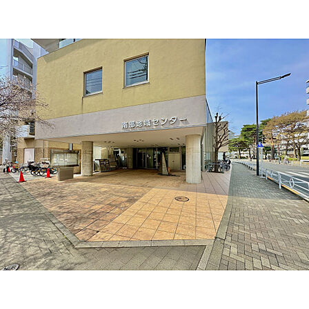 東久留米市立ひばりが丘図書館
