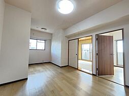 パインフィールド二条城 401 4階3LDKのリビング/ダイニング