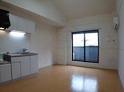 フレイム パーク イースト 1階1LDKのリビング/ダイニング