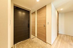 全身鏡付きの玄関