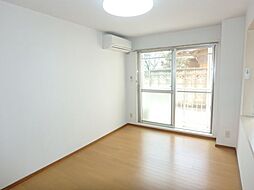 シャトー川島 1階ワンルームのリビング/ダイニング