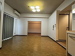 信開レジデンス・イン高岡 1LDKのリビング/ダイニング