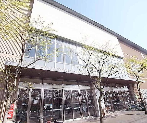 洛北阪急スクエアまで2620m 左京区民のお買い物はお任せ 約70店舗が入ってます。