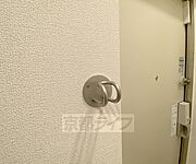 玄関には安心のリードフック付きです。