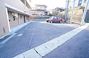 敷地内駐車場（台数に限りあり）