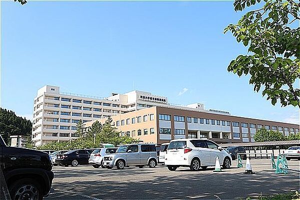 画像18:秋田大学医学部付属病院(1、700m)