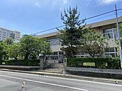 中通小学校(500m)