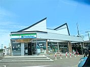 ファミリーマート牛島店(1、500m)