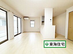 多賀城市桜木3丁目 4SLDKのリビング/ダイニング