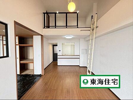 新規クロス・フローリング貼替済の快適リビング
