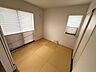 室内：しっとりと落ち着いた雰囲気の和室