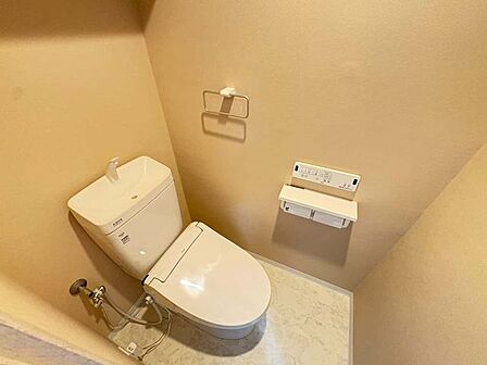 温水洗浄便座付きのトイレへ新規交換