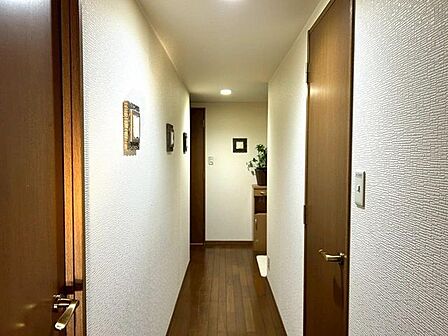 《廊下》1階のため階下への足音を気にする必要がありません。お子さんが走り回っても安心ですね。
