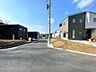 その他：【F棟現地】角地×道路幅6ｍで車の出し入れもスムーズです。（2026年2月撮影）