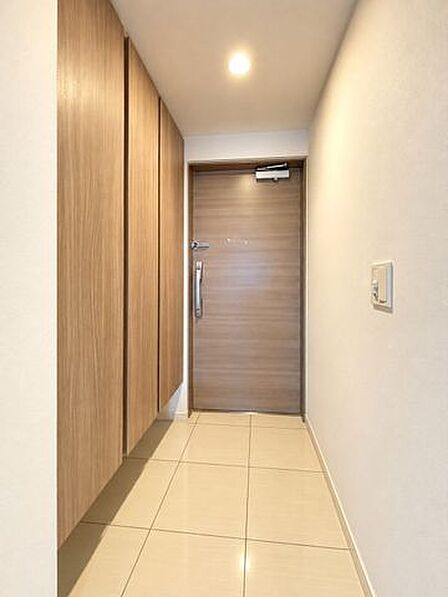 《玄関》収納十分な下足箱※写真は一部加工(家具・備品の消去等)を含みます