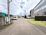 その他：《前面道路》前面道路幅約6ｍ、車の出し入れもスムーズにできそうです♪