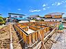 外観：小学校徒歩9分、中学校・スーパー・ドラッグストアも徒歩圏の安心立地（2026年9月撮影）※画像は実際の写真にCG加工を加えたものです