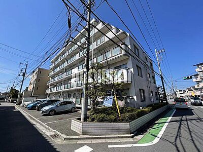 外観：大通りを通って帰宅できます