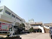 小学校「春日部市立内牧小学校まで1588m」