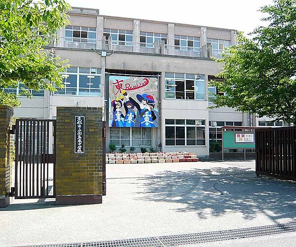 画像4:向島東中学校まで400m 活気のある中学校です。