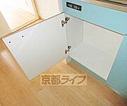 調理器具などが収納できます
