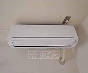 綺麗なエアコン付いてます。