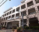 洛央小学校まで195m 街中の小学校